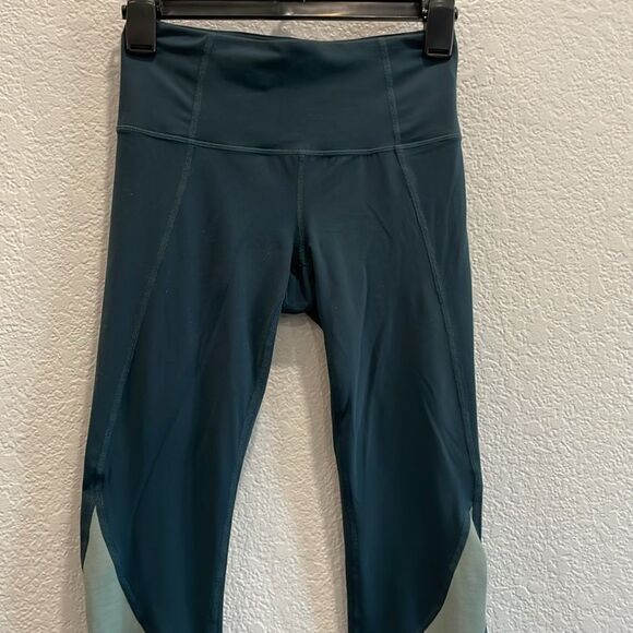 Athleta Colorblock Salutation 7/8 Length Mesh Tights in Abyss Green Size XS - Picture 3 of 10